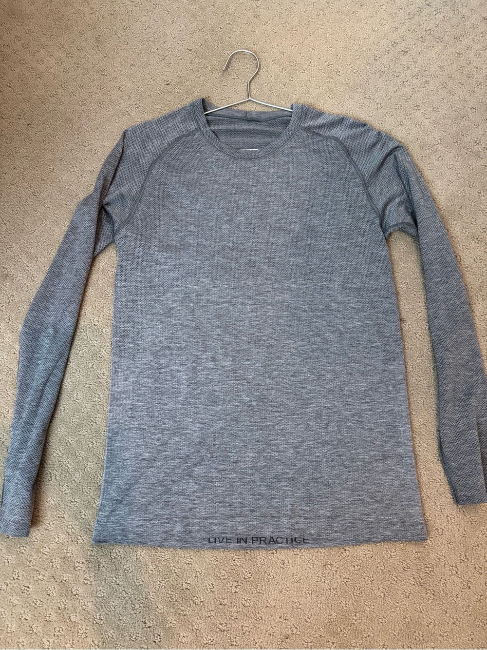 lululemon athletica Men's Gray Long-Sleeve Crew Performance Top